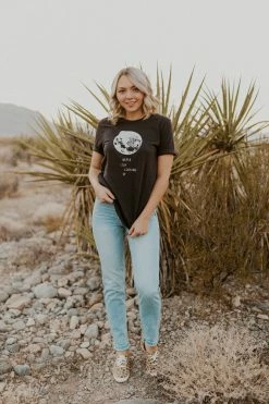 Denim Lounge BOTTOMS THE GEMMA HIGH-RISE GIRLFRIEND JEANS IN MEDIUM DENIM