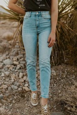 Denim Lounge BOTTOMS THE GEMMA HIGH-RISE GIRLFRIEND JEANS IN MEDIUM DENIM