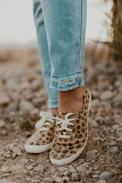 Denim Lounge BOTTOMS THE GEMMA HIGH-RISE GIRLFRIEND JEANS IN MEDIUM DENIM