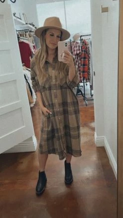 White Birch THE BRIDGER FLANNEL DRESS IN BROWN PLAID TOPS