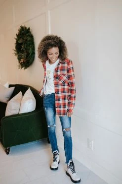 Denim Lounge BOTTOMS THE CAREFREE MID RISE DISTRESSED JEANS IN DARK DENIM