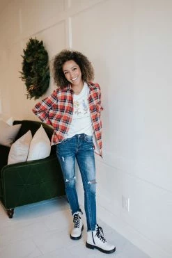 Denim Lounge BOTTOMS THE CAREFREE MID RISE DISTRESSED JEANS IN DARK DENIM