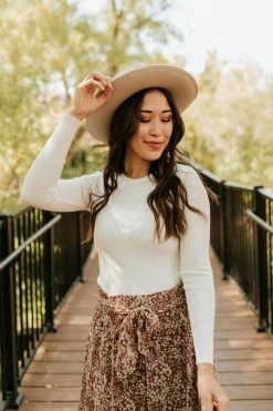 Active Basic THE OGDEN RIBBED LONG SLEEVE TOP IN OFF WHITE TOPS