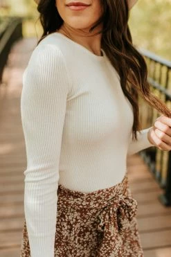 Active Basic THE OGDEN RIBBED LONG SLEEVE TOP IN OFF WHITE TOPS