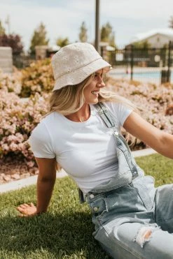 David And Young ACCESSORIES THE DAISY BUCKET HAT IN TAUPE