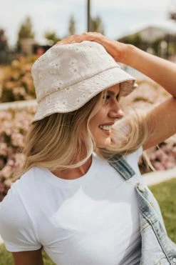 David And Young ACCESSORIES THE DAISY BUCKET HAT IN TAUPE