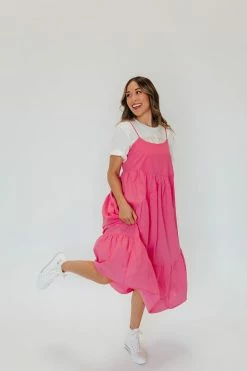 Very J NEW ARRIVALS THE HALLIE TIERED DRESS IN HOT PINK