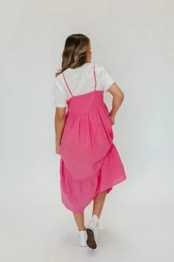 Very J NEW ARRIVALS THE HALLIE TIERED DRESS IN HOT PINK