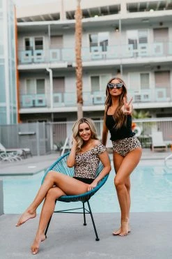 PINK DESERT SWIM CROP TOP IN TEXTURED LEOPARD