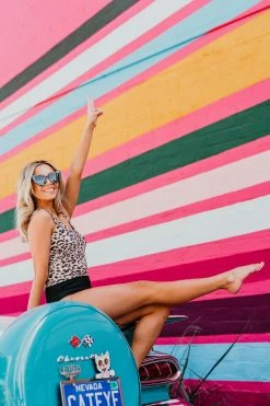 X-SMALL PINK DESERT BUTTON FRONT MIDKINI SWIM TOP IN TEXTURED LEOPARD