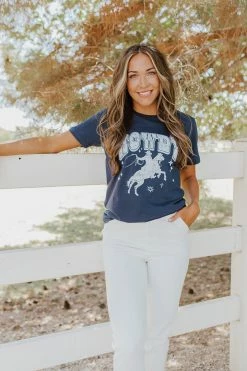 Honestee THE HOWDY GRAPHIC TEE IN NAVY