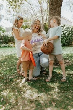 PD EXCLUSIVES THE MAMA IN THE MIDDLE TEE IN OATMEAL BY PINK DESERT