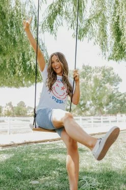 Wknder THE AMERICA VIBES SMILEY TEE IN WHITE TOPS