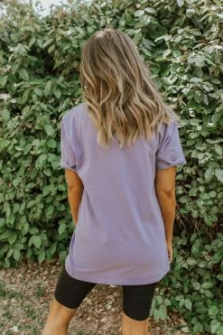 THE GROOVY MAMA TEE IN LAVENDER BY PINK DESERT