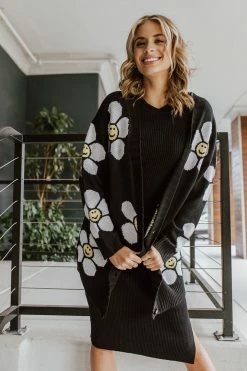 Ethan & Joy THE HAPPY DAISY SWEATER IN BLACK TOPS