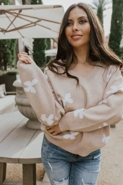 Le Lis TOPS THE BUTTERFLY V-NECK SWEATER IN TAUPE