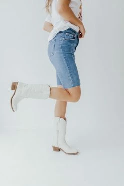 L & M Jeans BOTTOMS THE CHARLEE BERMUDA SHORTS IN MEDIUM WASH