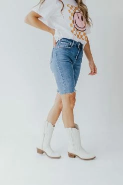 L & M Jeans BOTTOMS THE CHARLEE BERMUDA SHORTS IN MEDIUM WASH