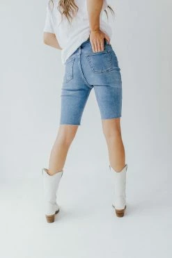 L & M Jeans BOTTOMS THE CHARLEE BERMUDA SHORTS IN MEDIUM WASH