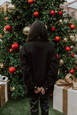 Trend Shop THE JAYSEN SHACKET IN BLACK