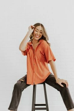 Wishlist THE LINDY BUTTON DOWN TOP IN BRICK