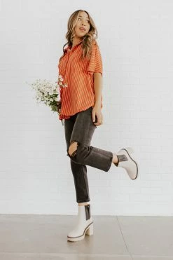 Wishlist THE LINDY BUTTON DOWN TOP IN BRICK