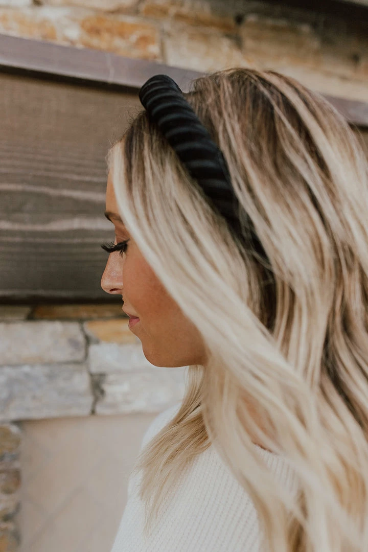 FAIRE THE VELVET STRIPE HEADBAND IN BLACK 1 FAIRE THE VELVET STRIPE HEADBAND IN BLACK