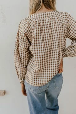 In Loom THE MYA GINGHAM BUTTON DOWN TOP IN MOCHA TOPS