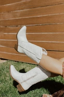 BEST SELLERS THE HAYWARD WHITE LEATHER BOOTS BY STEVE MADDEN