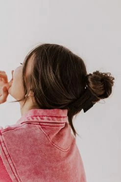 Wall To Wall THE MODERN BASICS HAIR CLAW IN BLACK