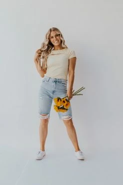 Cherish THE BELLA SHORT SLEEVE TOP IN BUTTER