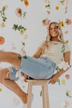 Cherish THE BELLA SHORT SLEEVE TOP IN BUTTER