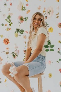 Cherish THE BELLA SHORT SLEEVE TOP IN BUTTER