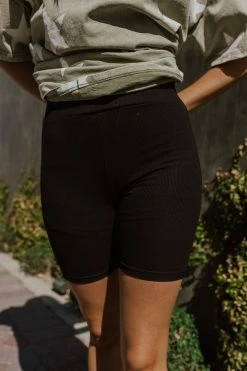 La Miel THE ON THE MOVE RIBBED BIKER SHORTS IN BLACK BOTTOMS