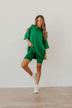 Sweet Generis NEW ARRIVALS THE BE CHILL BIKER SHORTS SET IN KELLY GREEN