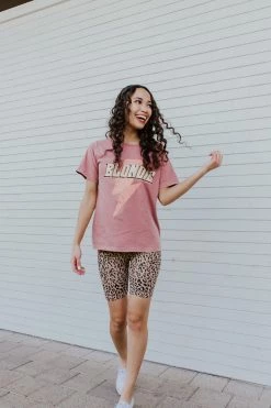 Zutter THE BLONDIE PINK BOLT GRAPHIC TEE IN BRICK TOPS