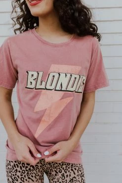 Zutter THE BLONDIE PINK BOLT GRAPHIC TEE IN BRICK TOPS