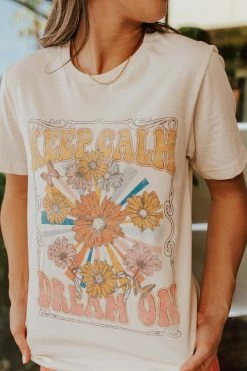 Wknder THE KEEP CALM AND DREAM ON GRAPHIC TEE IN IVORY TOPS