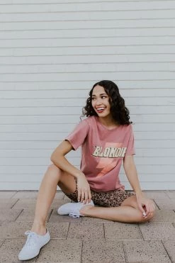 Zutter THE BLONDIE PINK BOLT GRAPHIC TEE IN BRICK TOPS