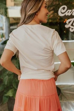 Wknder THE KEEP CALM AND DREAM ON GRAPHIC TEE IN IVORY TOPS