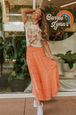 Wknder THE KEEP CALM AND DREAM ON GRAPHIC TEE IN IVORY TOPS