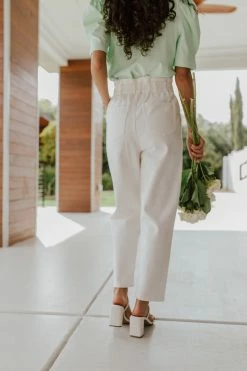 Papermoon BOTTOMS THE BAILEY ELASTIC WAIST MOM JEANS IN WHITE