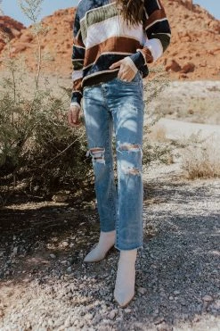 Vervet THE VICTORIA STRAIGHT LEG ANKLE JEANS IN MEDIUM WASH