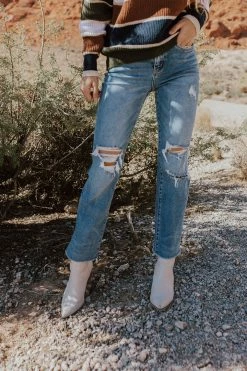 Vervet THE VICTORIA STRAIGHT LEG ANKLE JEANS IN MEDIUM WASH