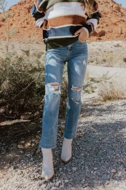 Vervet THE VICTORIA STRAIGHT LEG ANKLE JEANS IN MEDIUM WASH