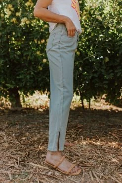 Listicle NEW ARRIVALS THE WENDY WIDE LEG JEANS IN LIGHT WASH