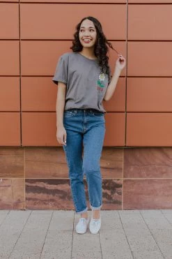 Hammer Collection BOTTOMS THE STACI MOM JEANS IN VINTAGE BLUE