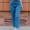 Hammer Collection BOTTOMS THE STACI MOM JEANS IN VINTAGE BLUE