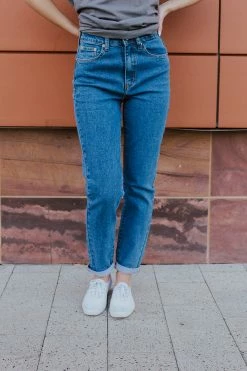 Hammer Collection BOTTOMS THE STACI MOM JEANS IN VINTAGE BLUE