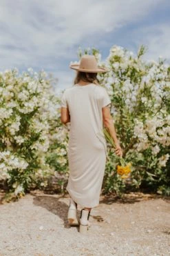 Cherish DRESSES THE OLIVIA BASIC MAXI DRESS IN OATMEAL